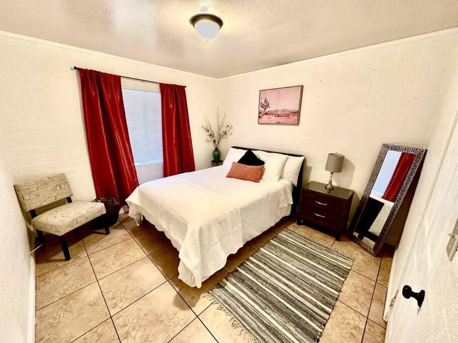 Holiday home *free Parking Near Strip Cozy 2br Side: A