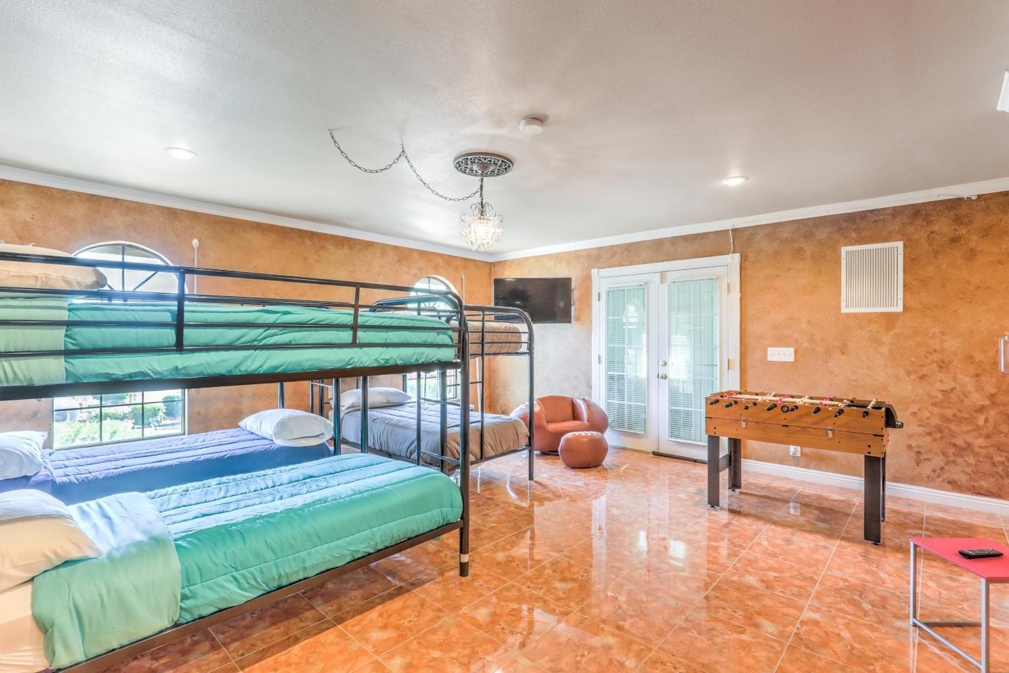 The Oasis At The Lakes Bed & Breakfast Las Vegas
