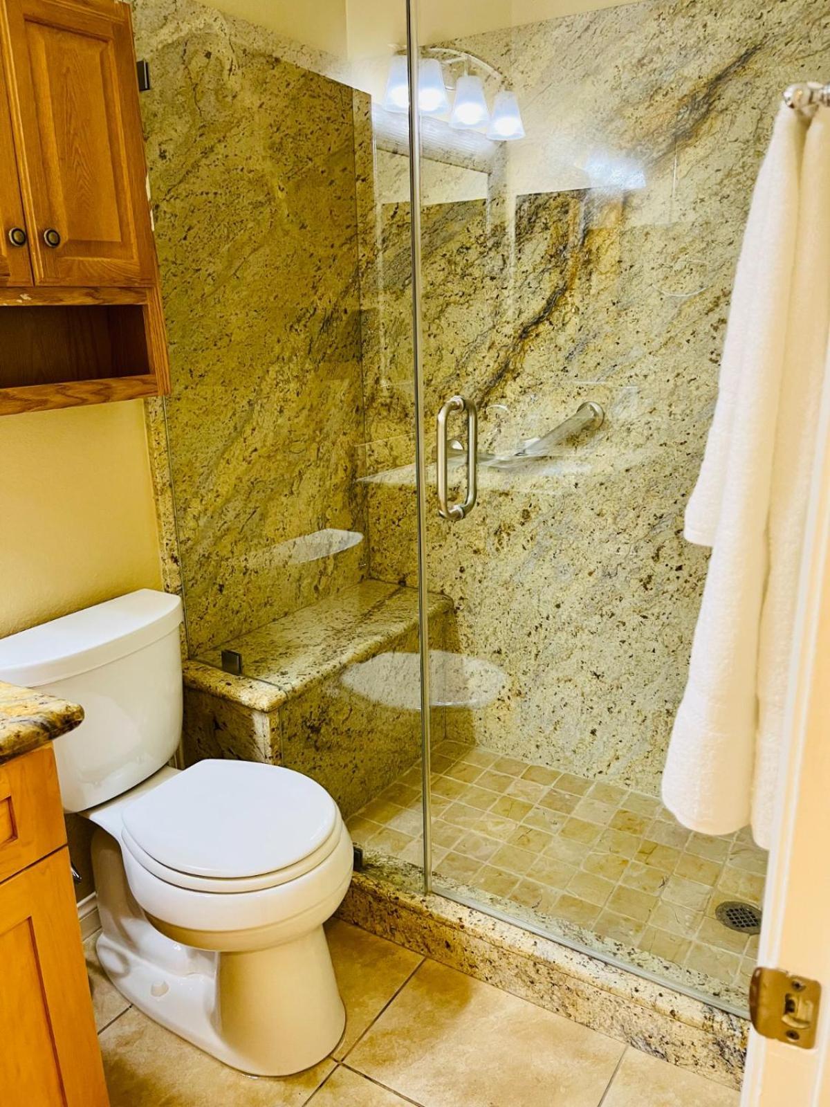 Homestay In Cheerful 2-bed House - Shared Bathroom *