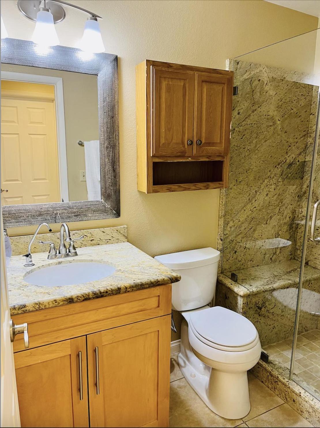In Cheerful 2-bed House - Shared Bathroom * Las Vegas