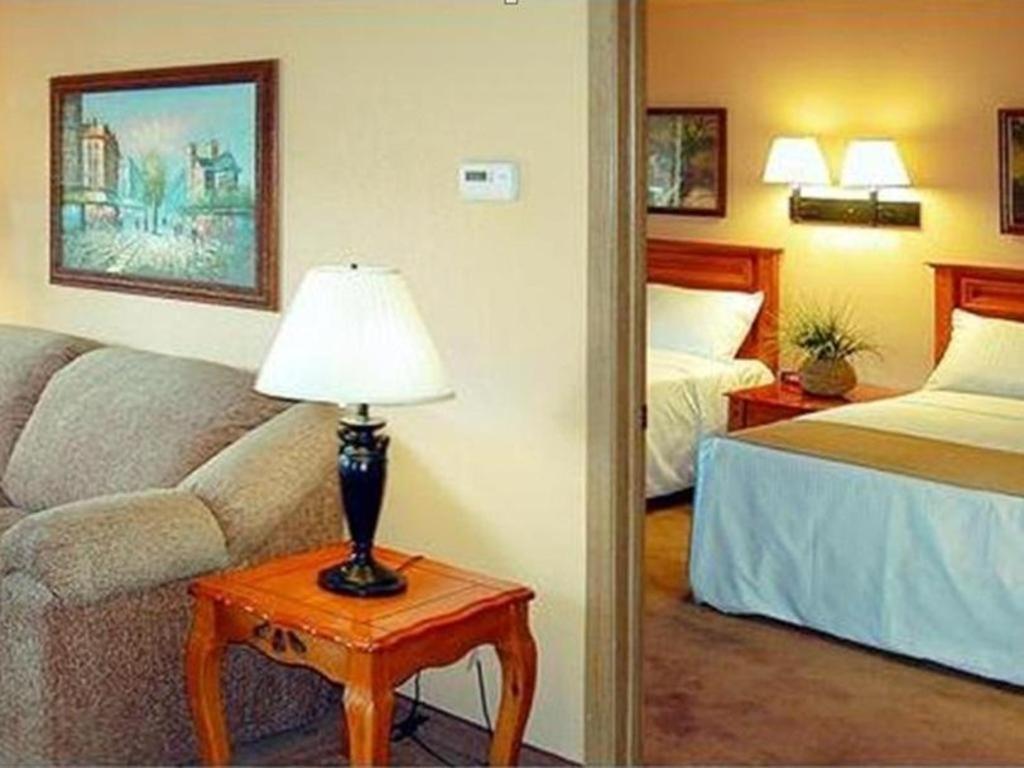 Hotel Nellis At Main Gate 2*