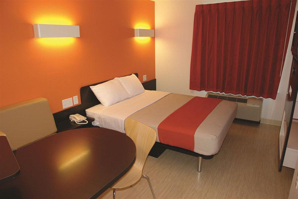 Studio 6 Suites Las Vegas, Nv - Tropicana Hotel 2*