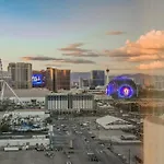 No Resort Fees-Mgm Stripview-Jacuzzi-Formula 1 Track View