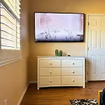 Spacious 4Br Fam Retreat King Bed Wifi And Parking