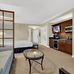 Luxury Mgm Studio With Pool Gym And Jacuzzi Bathtub