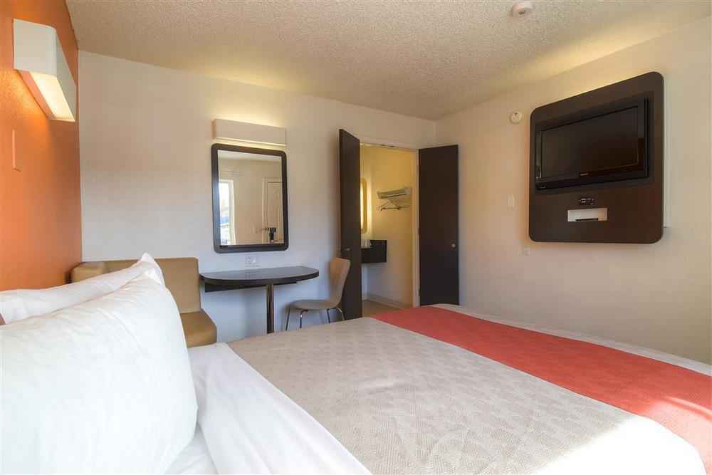 6 Vegas, Nv - I-15 Stadium 2*