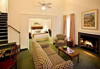 Hotel By Marriott Convention Center 3*