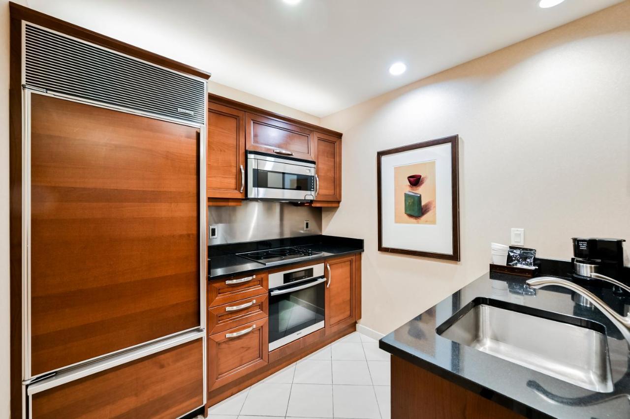 Aparthotel Stripviewsuites At Signature 3*
