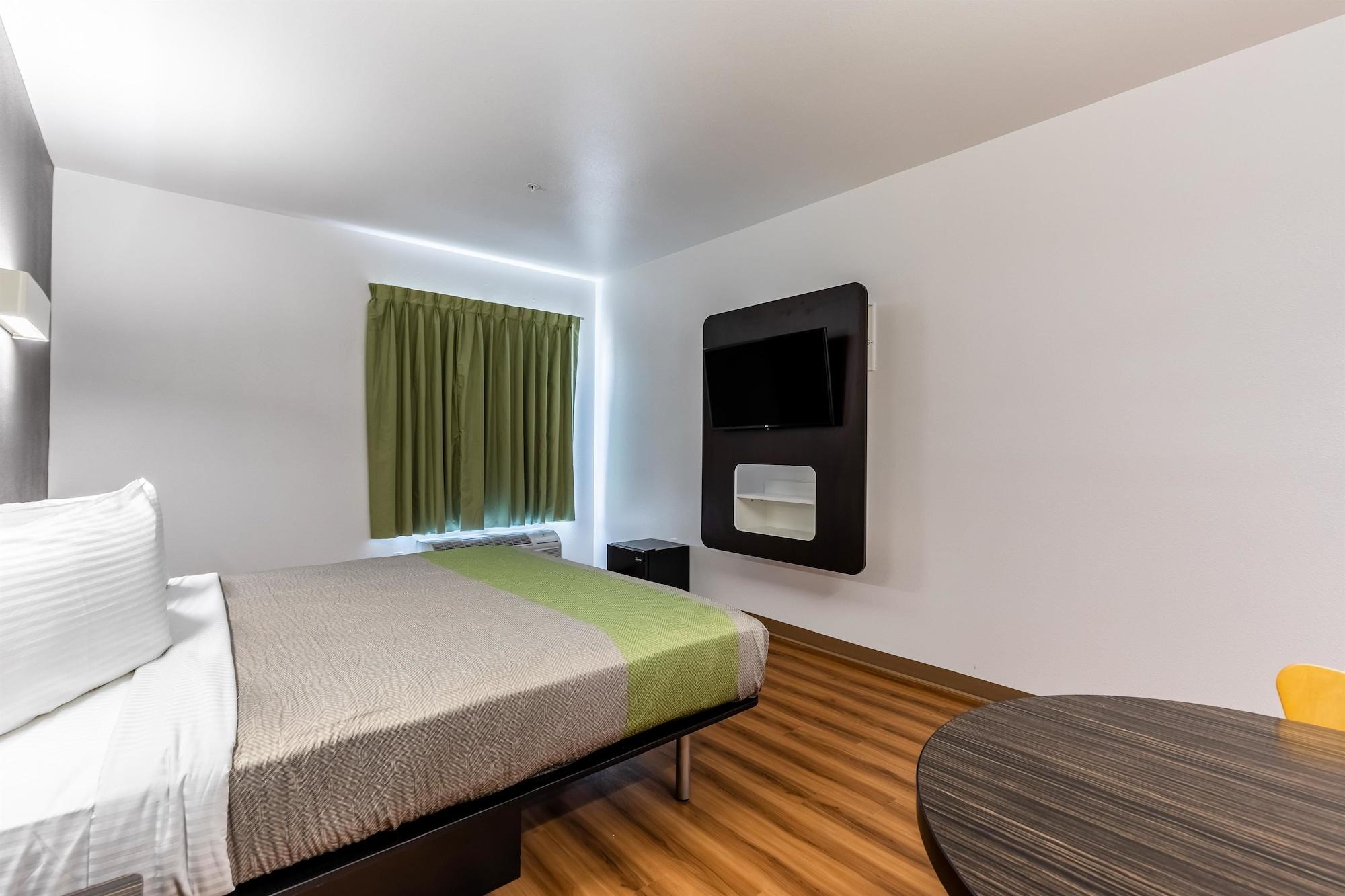 Hotel 6-las Vegas, Nv - Motor Speedway 2*