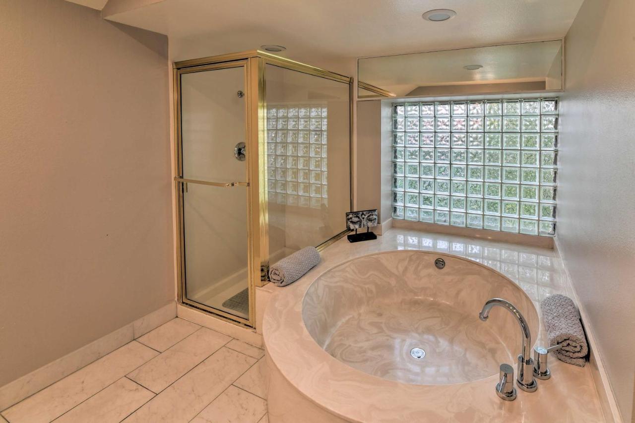 House With Pool And Hot Tub - 1 Mi To Strip! Holiday home