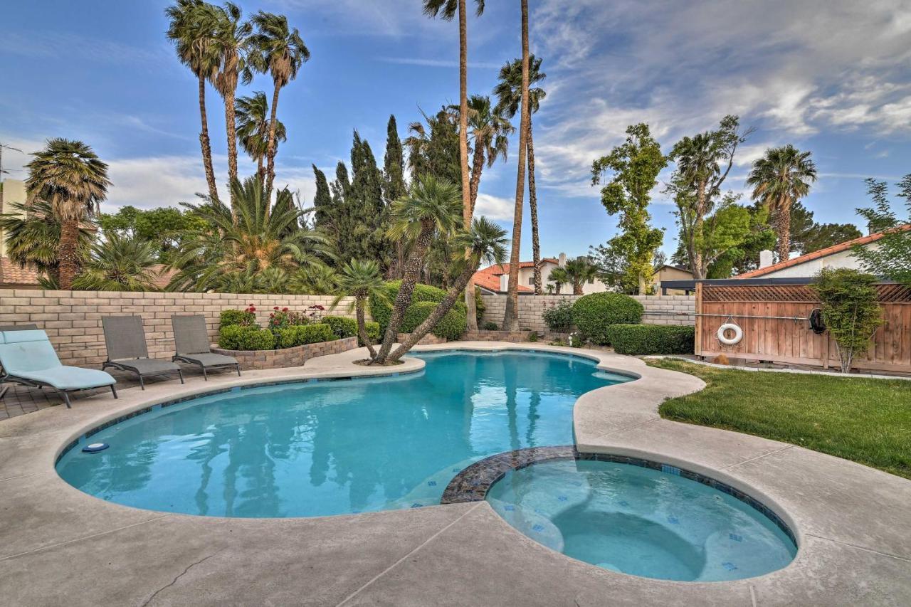 House With Pool And Hot Tub - 1 Mi To Strip! Holiday home Las Vegas