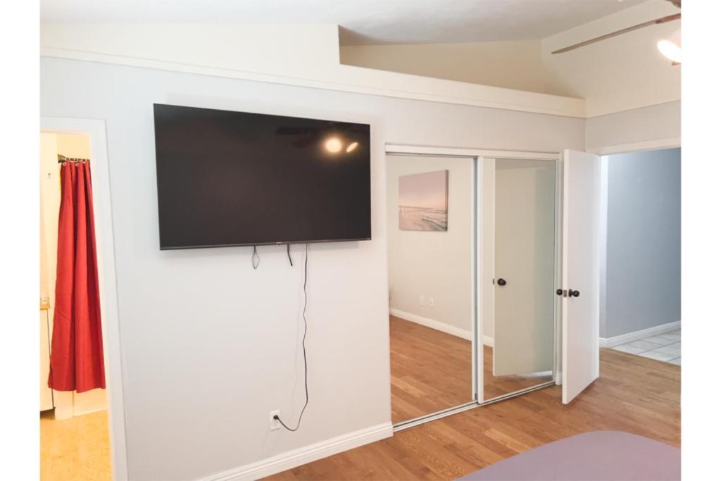 Enjoy Fruits Of Your Labours Staying At 601 Grape Drive Holiday home Las Vegas