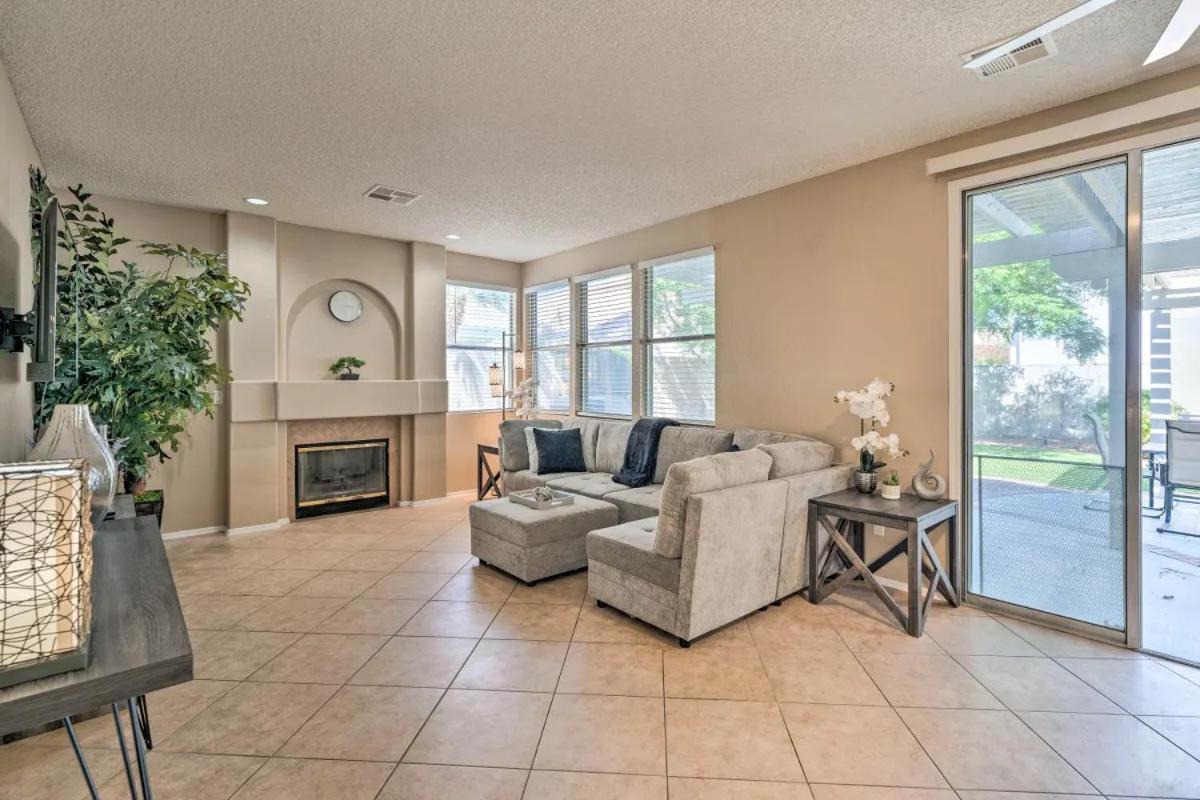 Holiday home A Beautiful House With Hot Tub, Grill & Games! Las Vegas