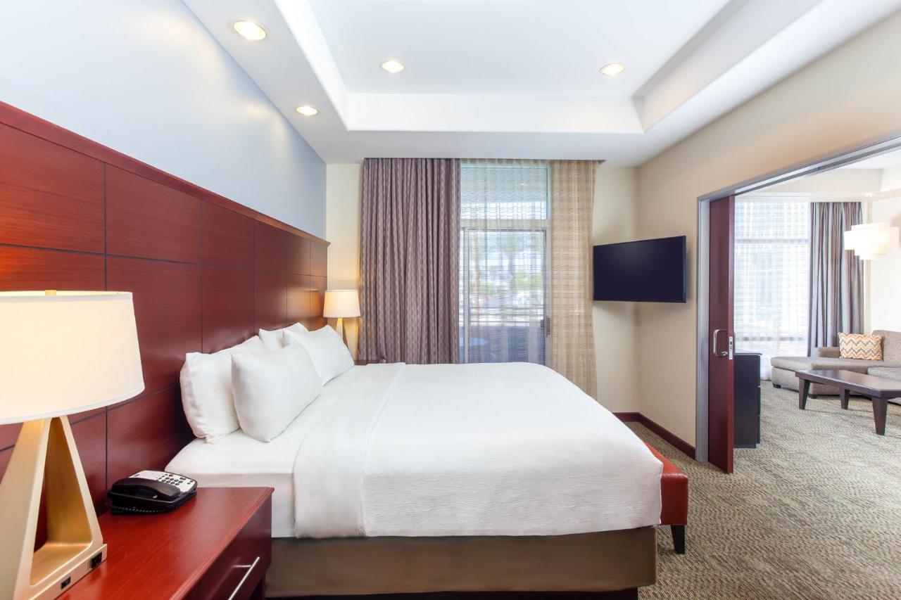Staybridge Vegas - Stadium District