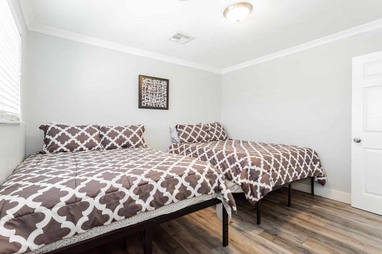 The Vegas Escape - Near The Airport/strip With Pool Holiday home