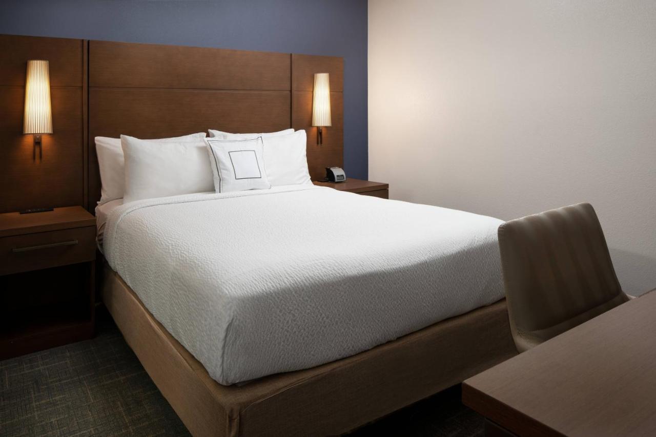 By Marriott Convention Center Hotel 3*