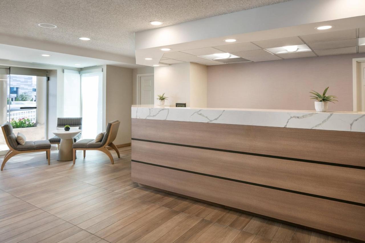 Hotel By Marriott Convention Center 3*