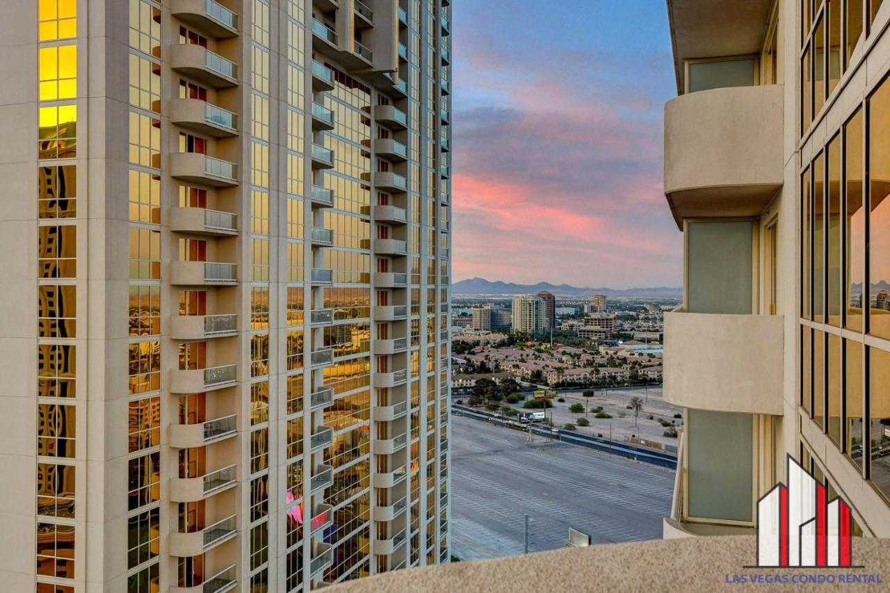 Mgm Signature-22-707 F1 Track & Strip View Balcony Holiday home *