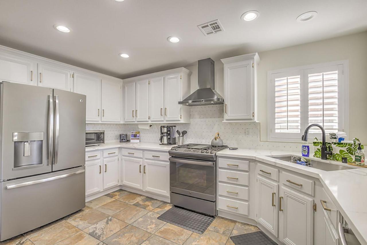 Buddha Gem, Central 6 Bed Room Luxury Home With Pool Hot Tub Game Room And Much More * Las Vegas