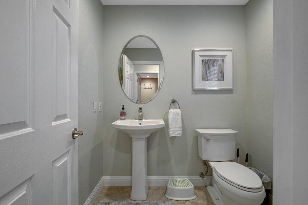 Beautiful 5br W/king Beds, Pool & Hot Tub, Games *