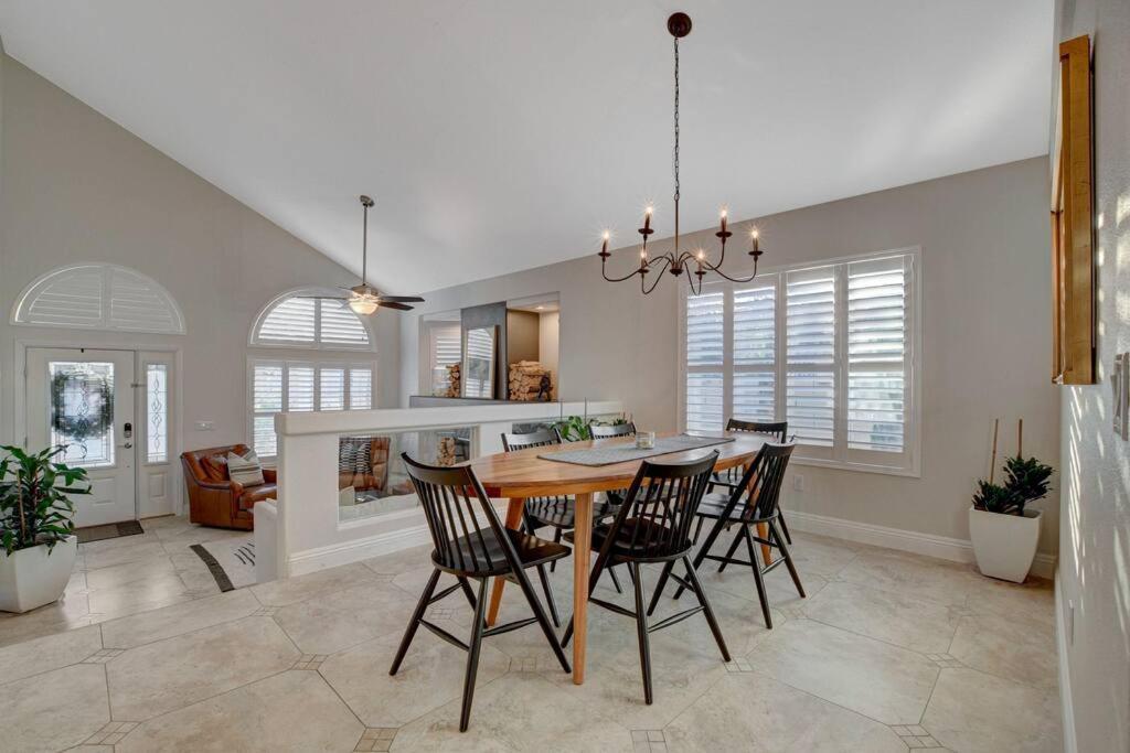 Beautiful 5br W/king Beds, Pool & Hot Tub, Games Holiday home