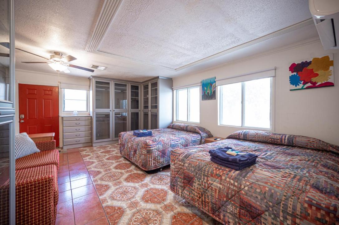 16 Large Studio With Kitchenette Apartment *
