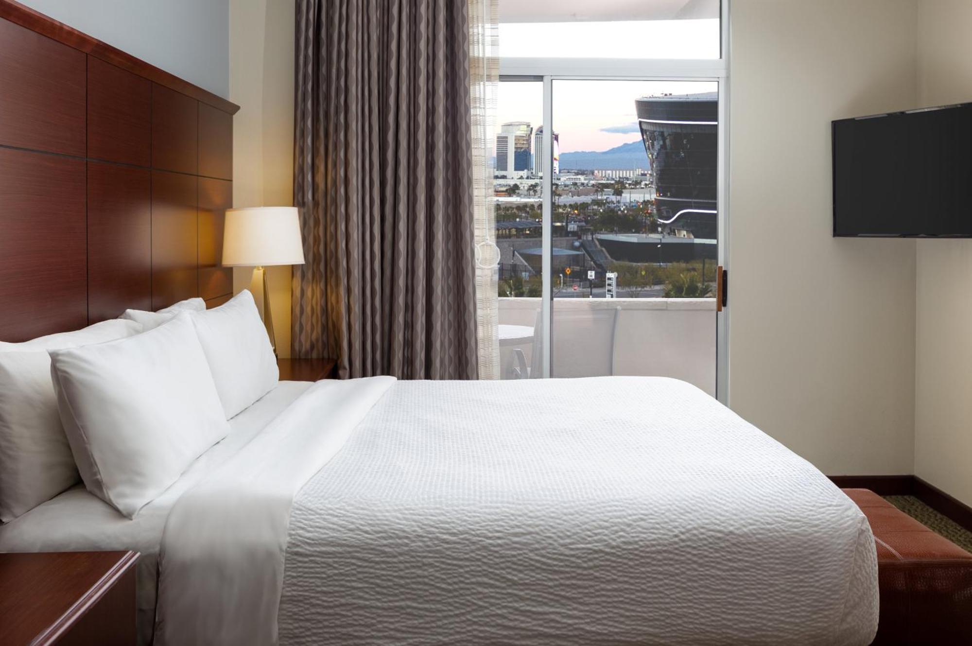 Staybridge Vegas - Stadium District 3*