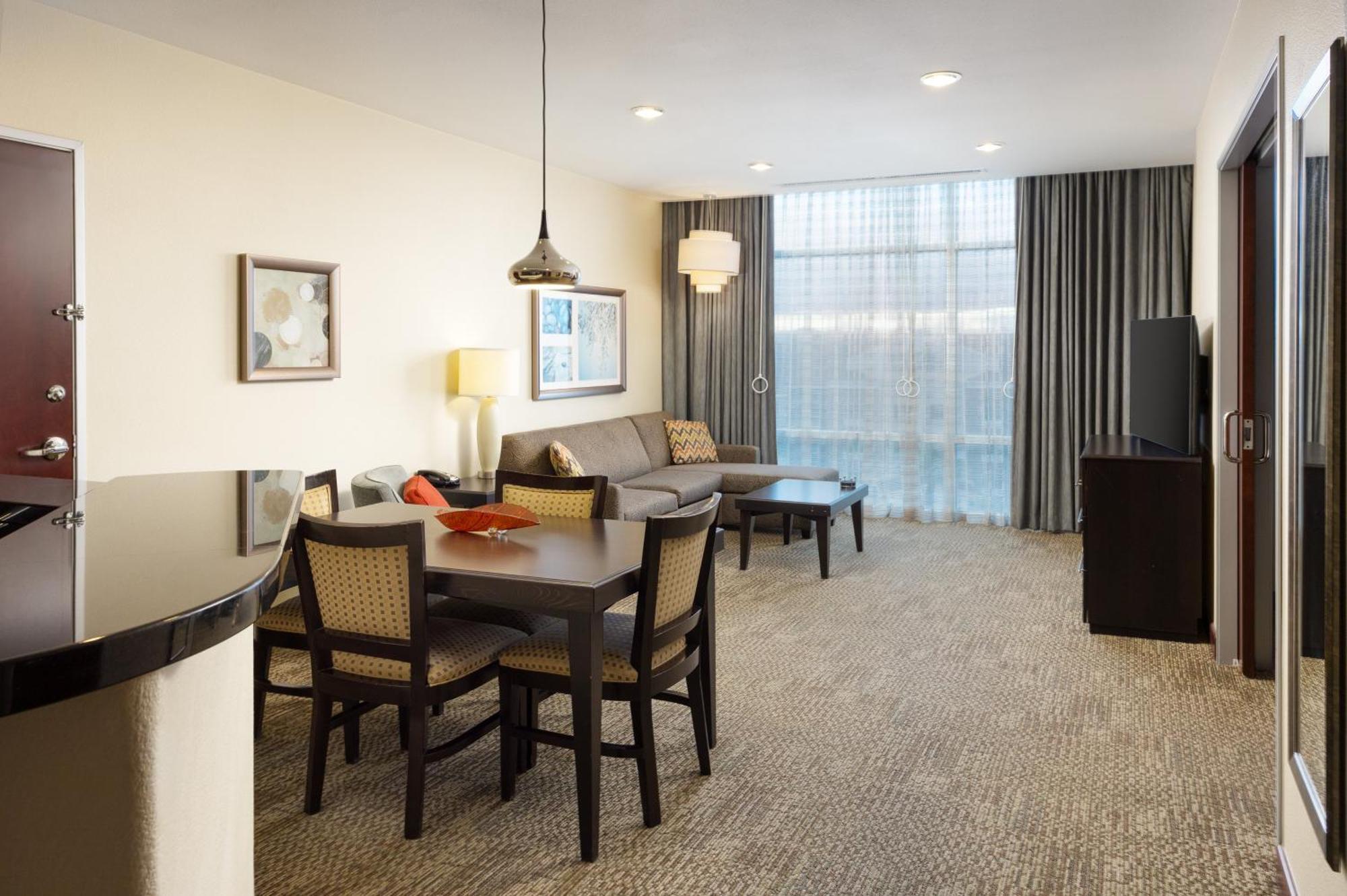 Hotel Staybridge Vegas - Stadium District