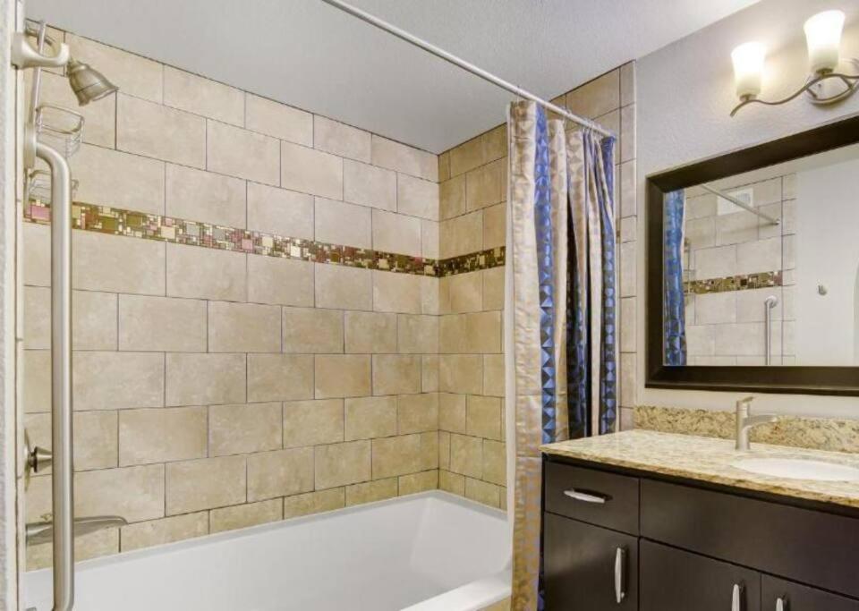 Weekend In Vegas - One Bedroom Next To Sphere! Apartment