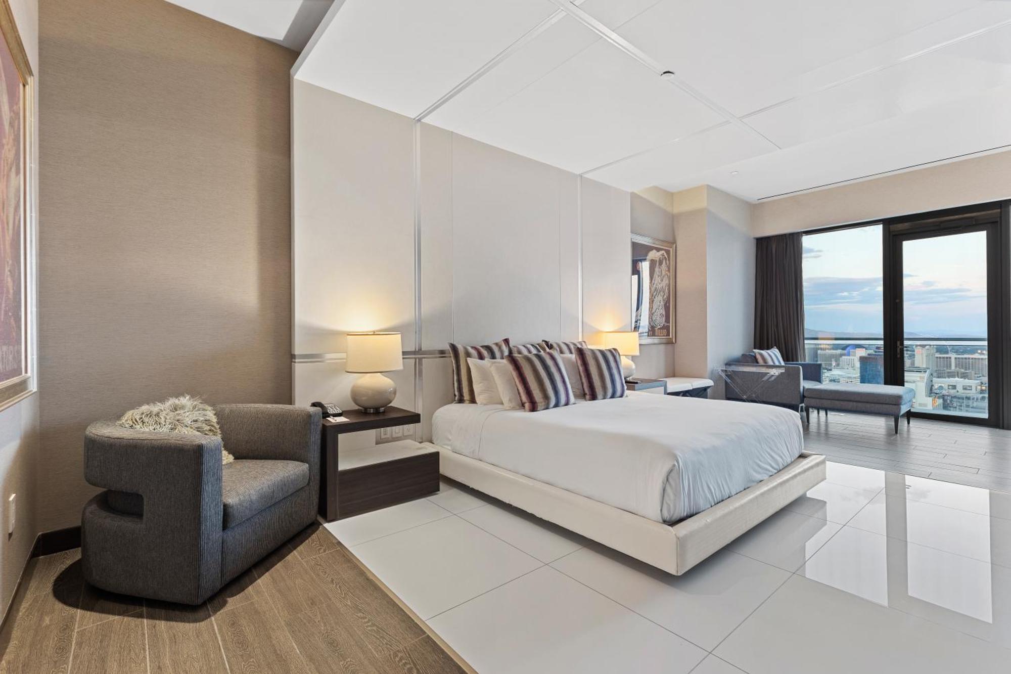 Stripviewsuites At Palms Place Aparthotel