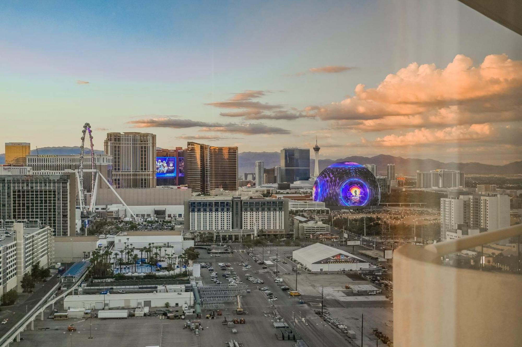 No Fees-mgm Stripview-jacuzzi-formula 1 Track View