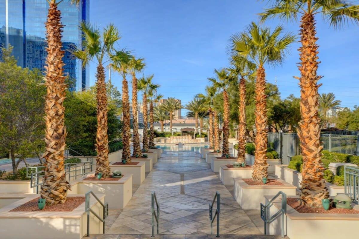 Mgm Signature-32-607 F1 Track & Strip View Balcony Holiday home Las Vegas