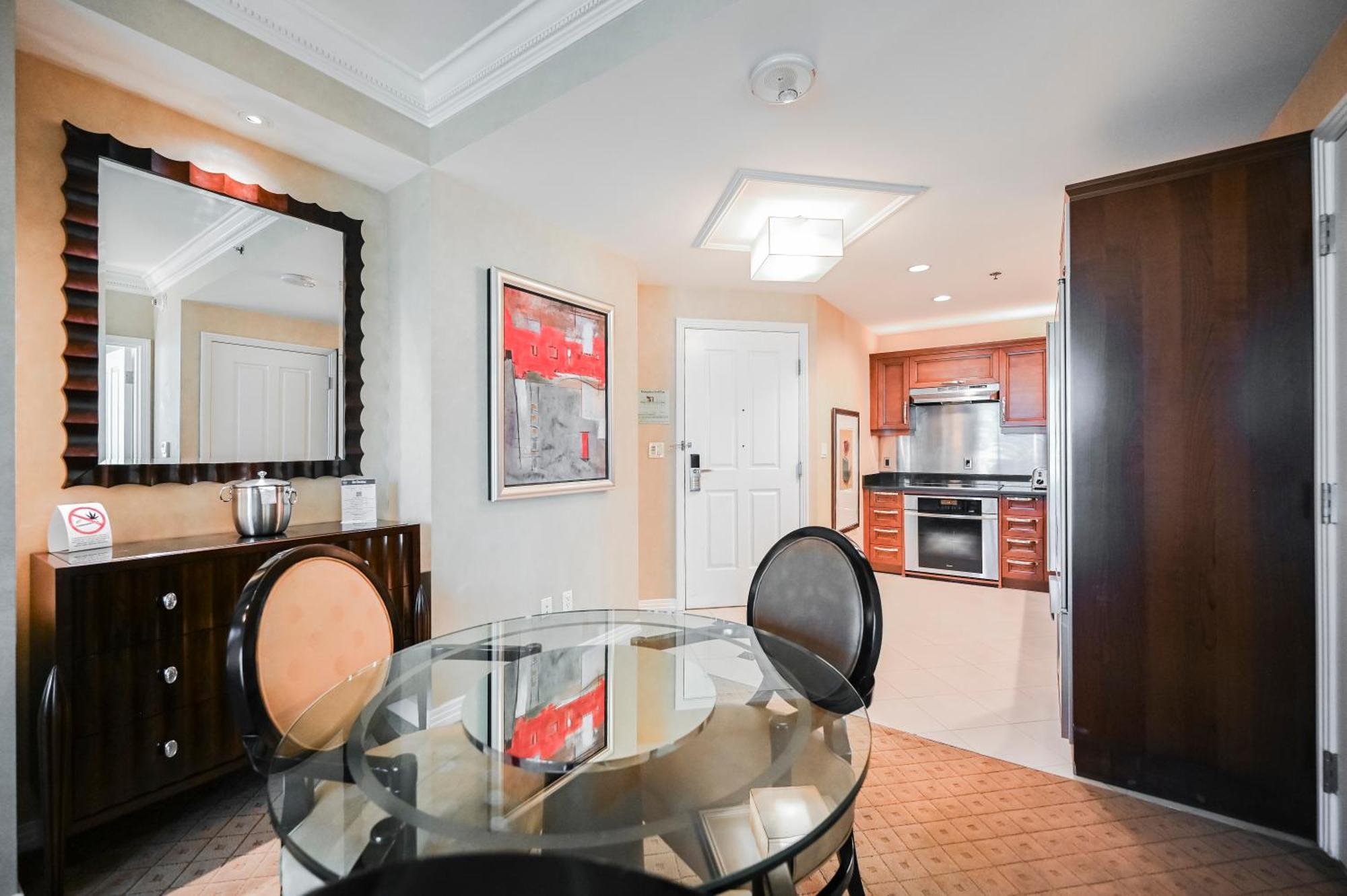 Aparthotel Stripviewsuites At Signature