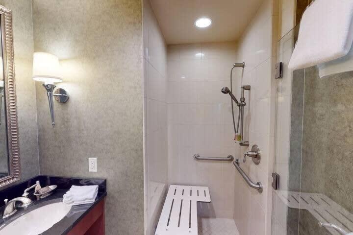 Mgm Signature-10-714 1br Balcony Accessible
