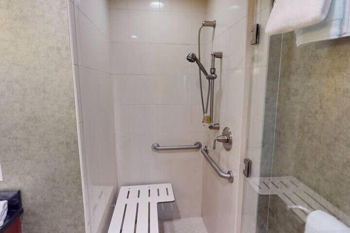 Mgm Signature-10-714 1br Balcony Accessible