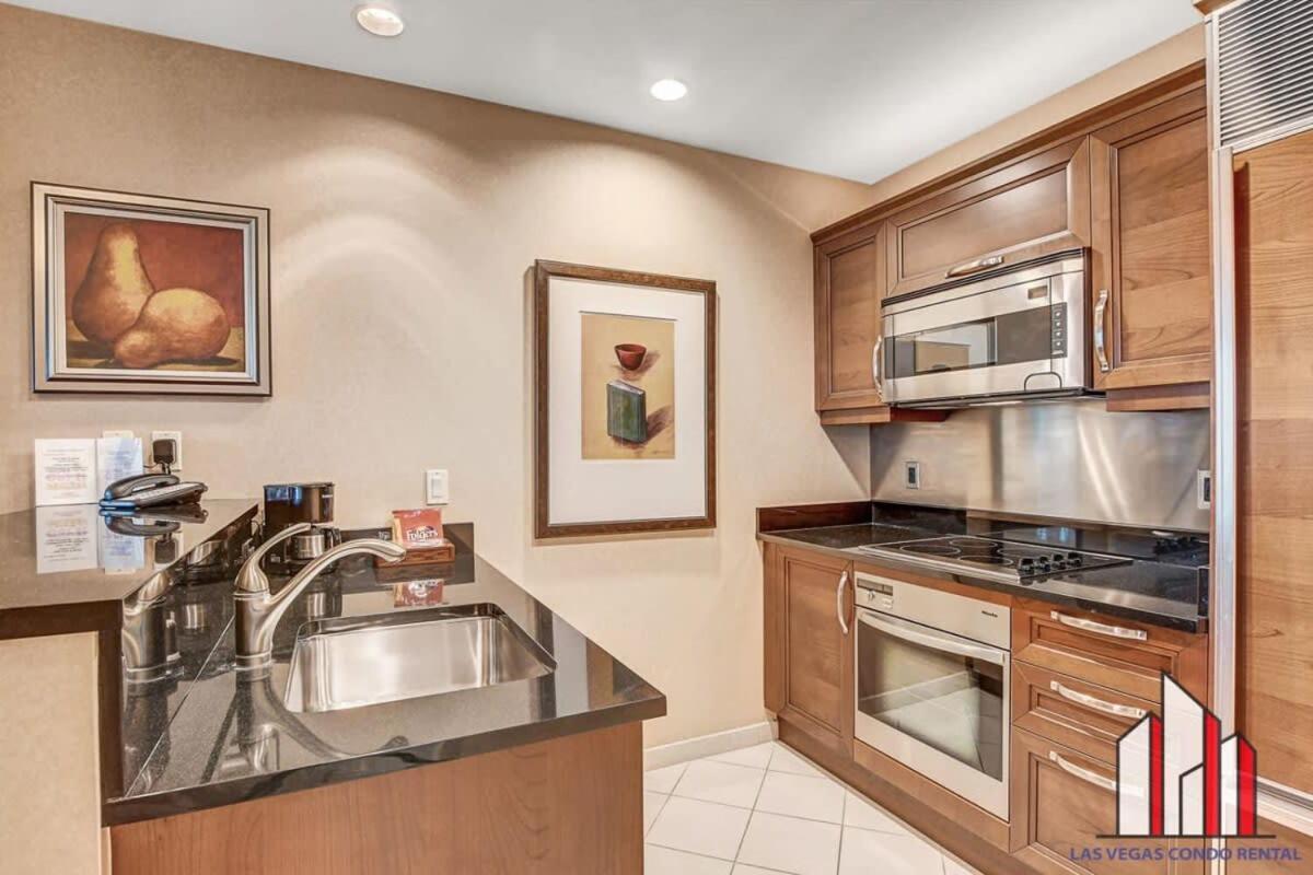 Signature 2br3ba Balcony Combo Units 28-602 And 04 Holiday home Las Vegas
