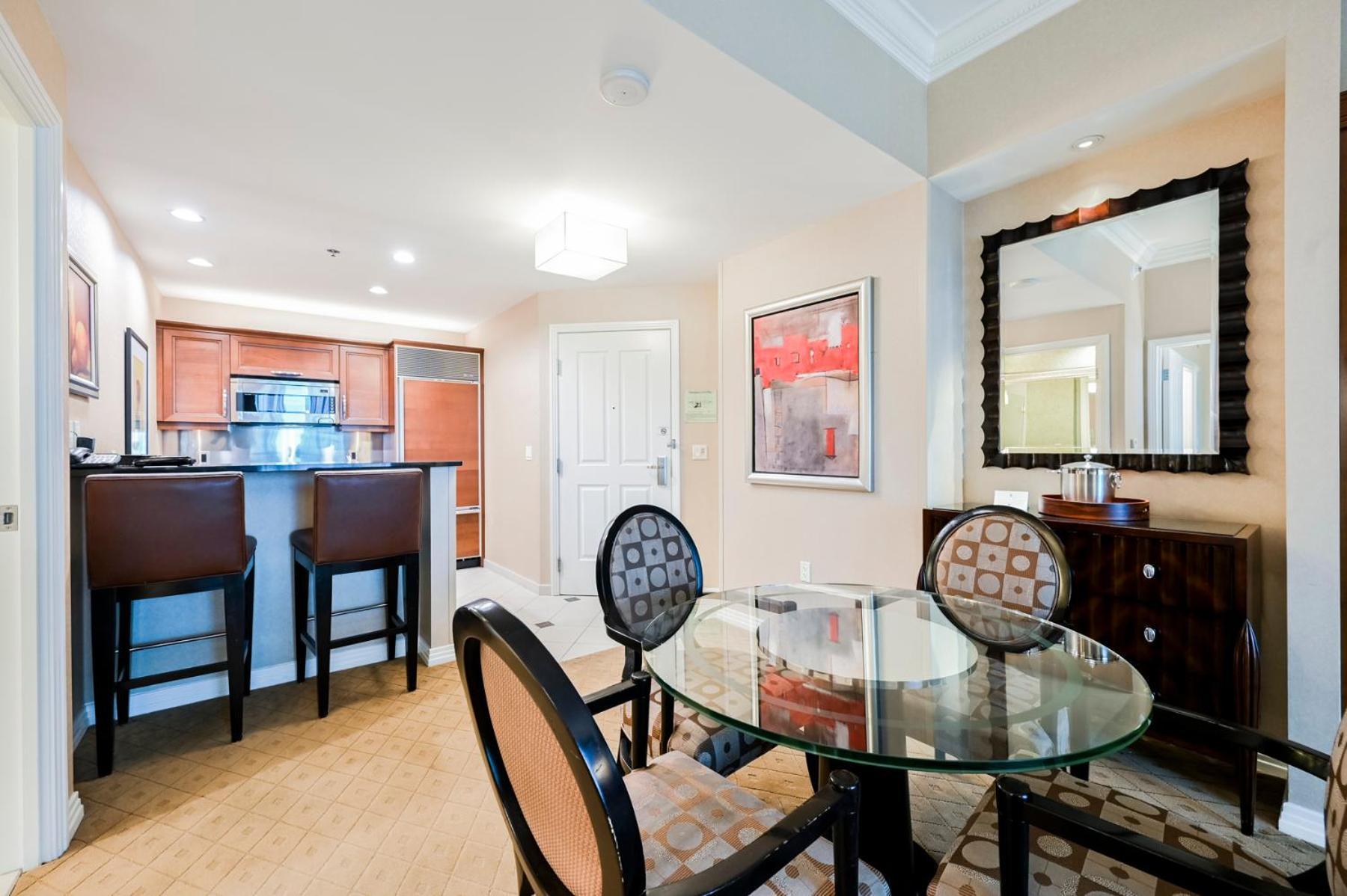 Stripviewsuites At Signature 3*