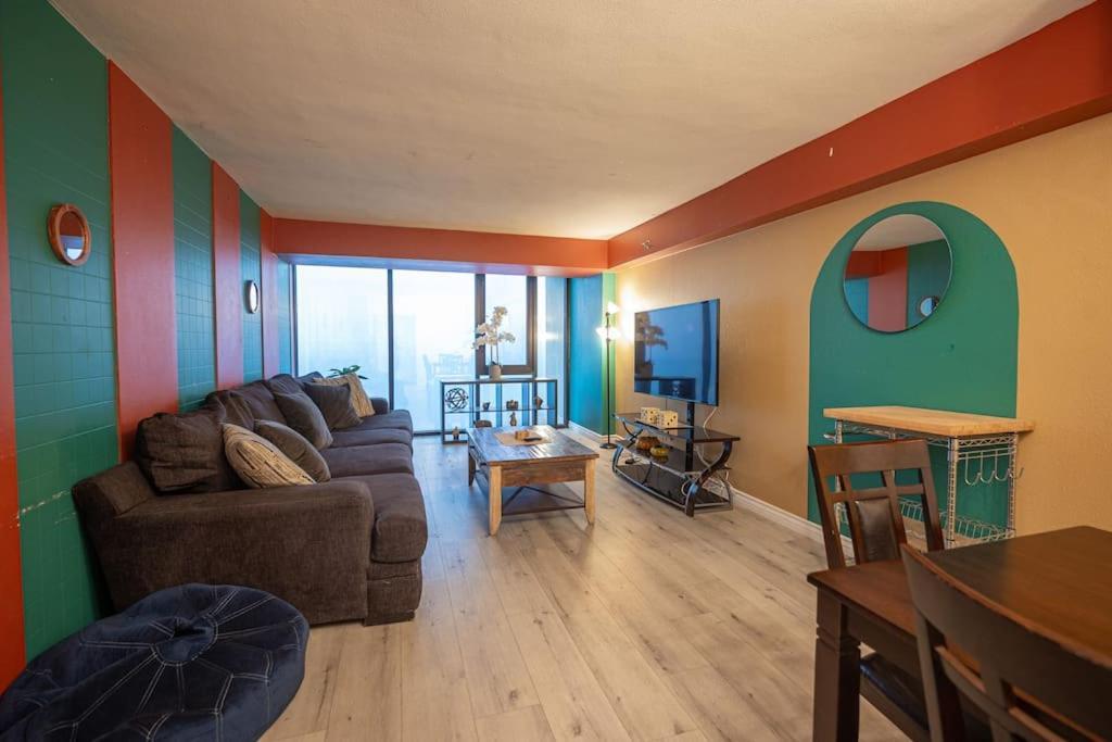Together - Penthouse - 2 Bed & 2 Bath Apartment *