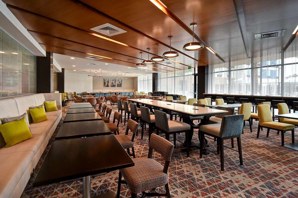 Hampton & Vegas Convention Center - No Fee
