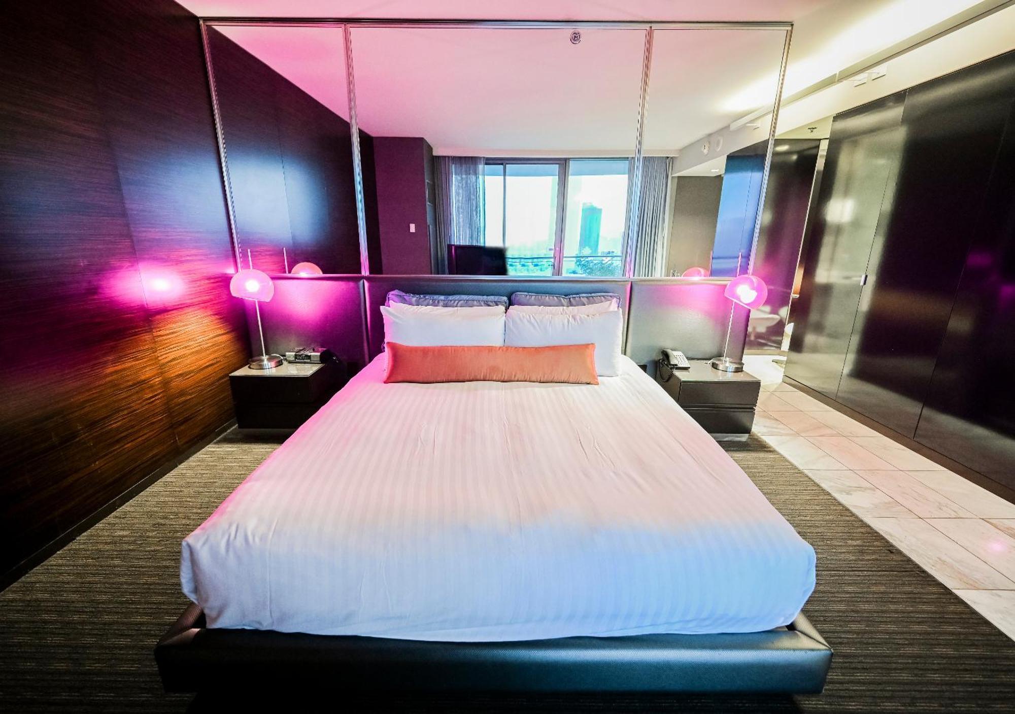 Stripviewsuites Two-bedroom Con-joined Exclusive *