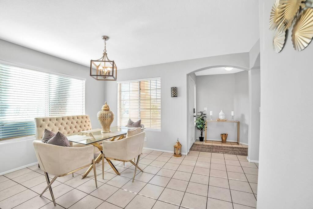 Spacious 4 Bedroom 3 Bath House Las Vegas