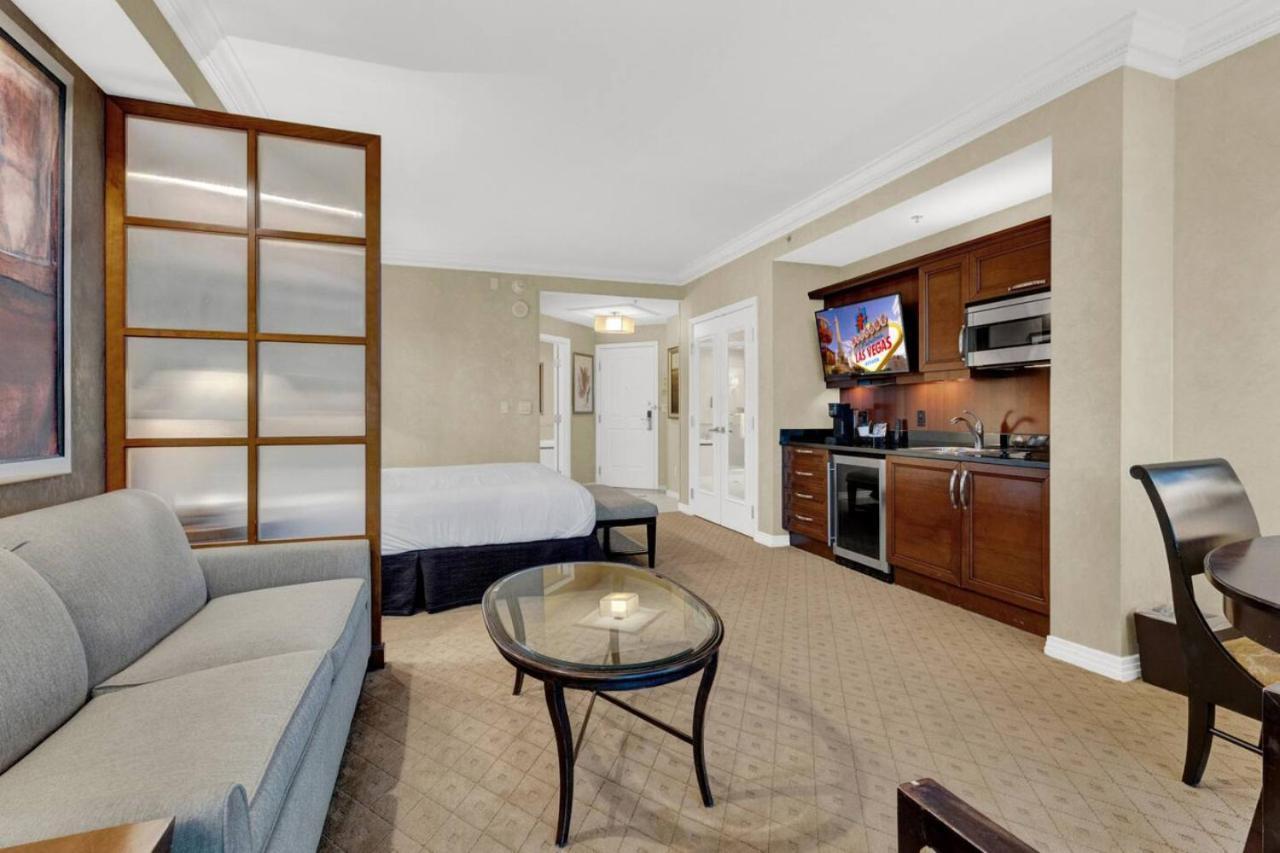 Luxury Mgm With Pool Gym And Jacuzzi Bathtub Apartment