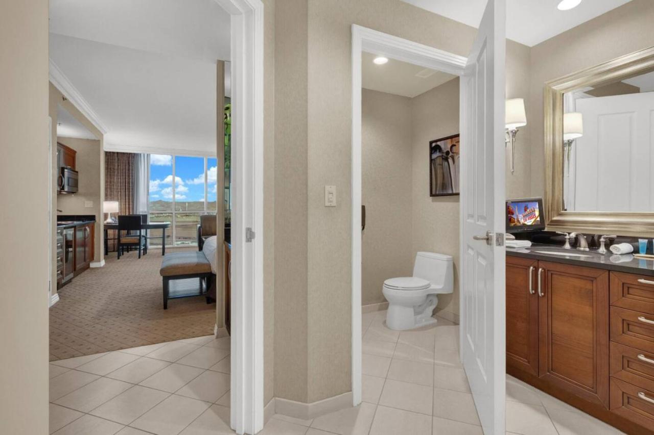 Apartment Luxury Mgm With Pool Gym And Jacuzzi Bathtub