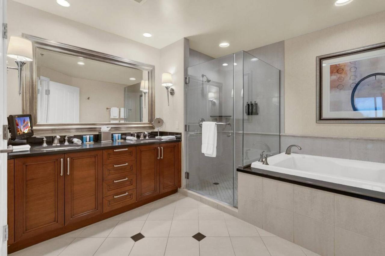 Luxury Mgm With Pool Gym And Jacuzzi Bathtub *