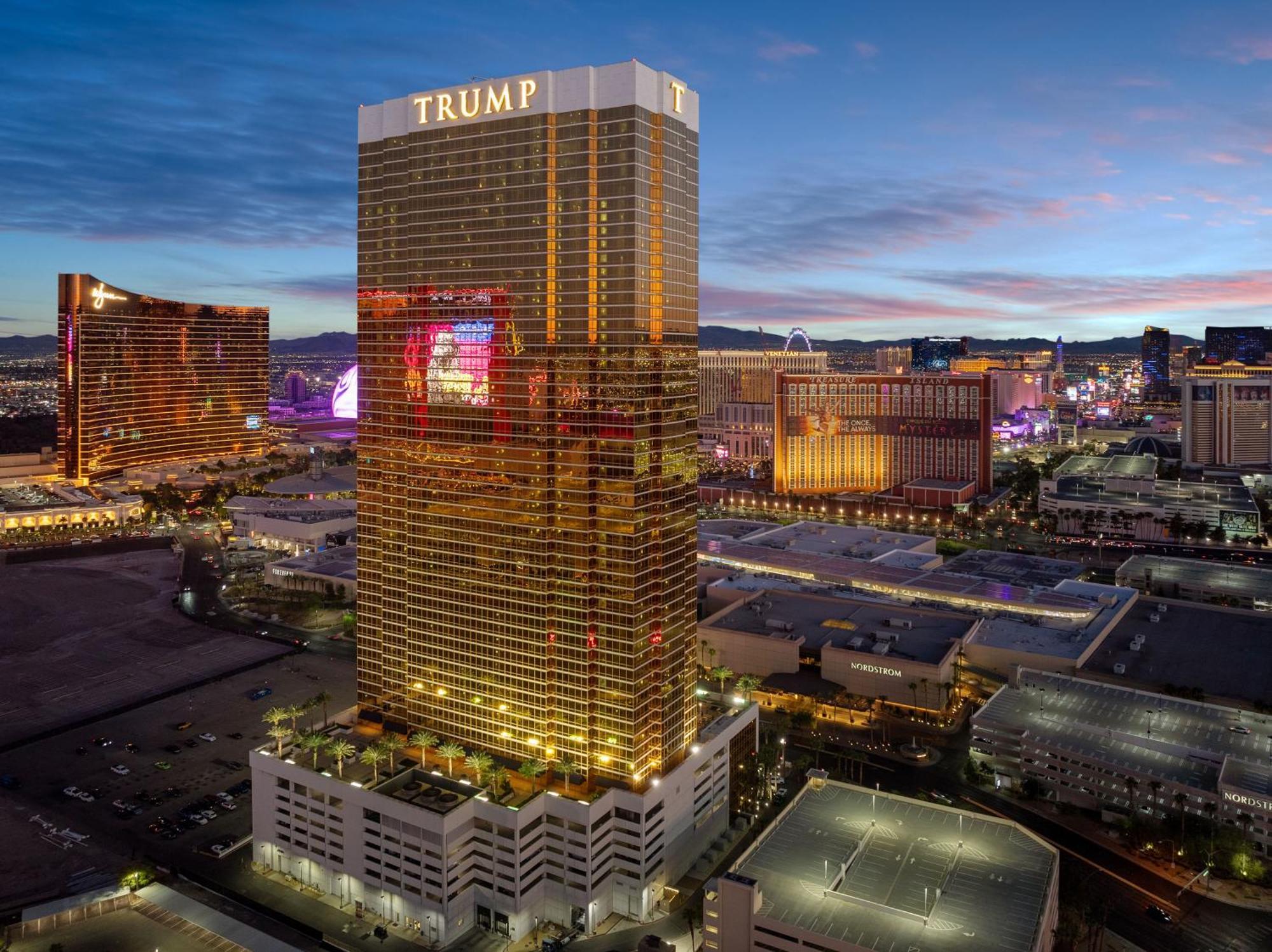 Trump 56th Floor - Sphere And Strip View - No Fees *