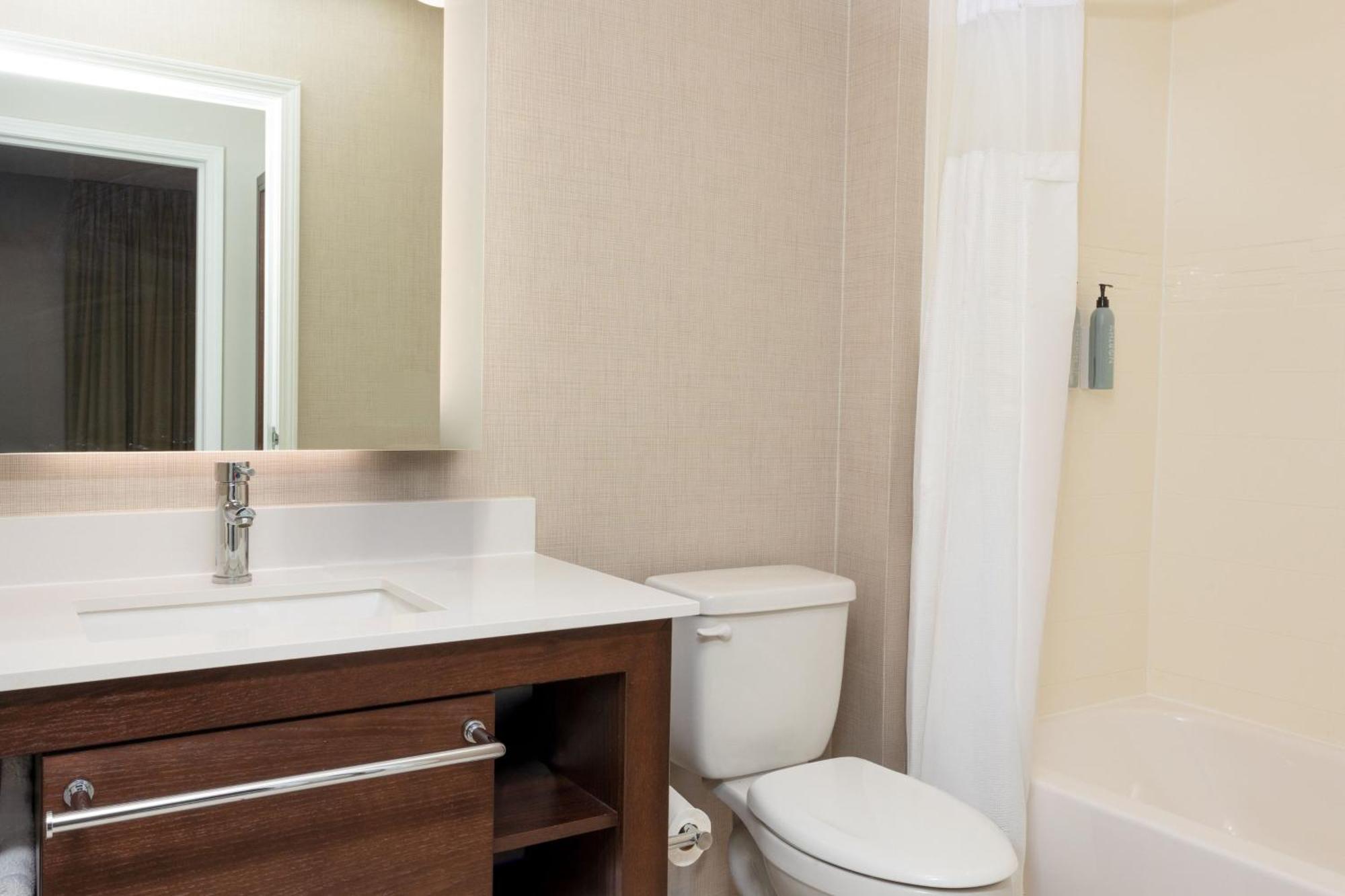 By Marriott Vegas Airport Hotel 3*