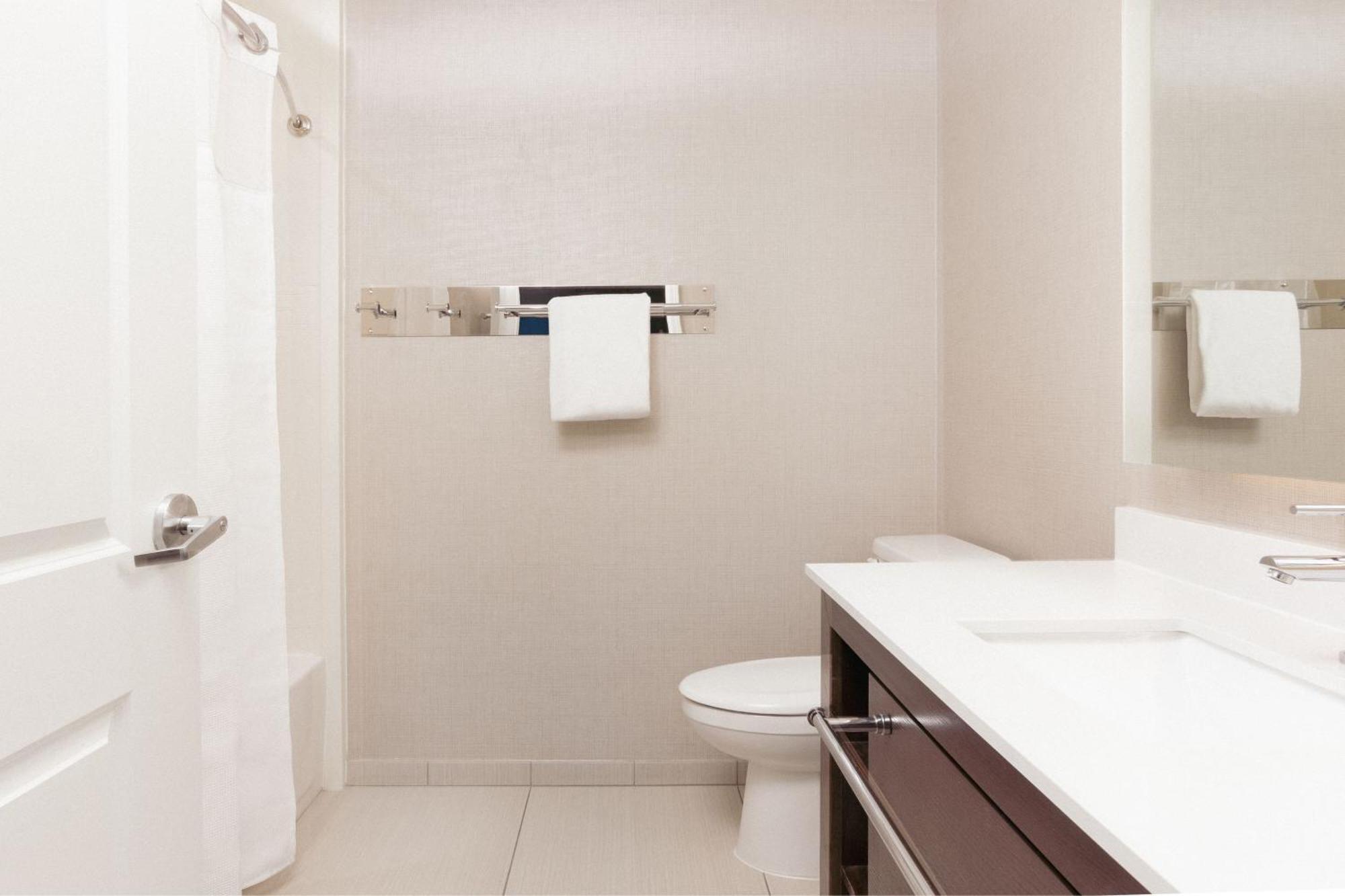 Hotel By Marriott Vegas Airport 3*