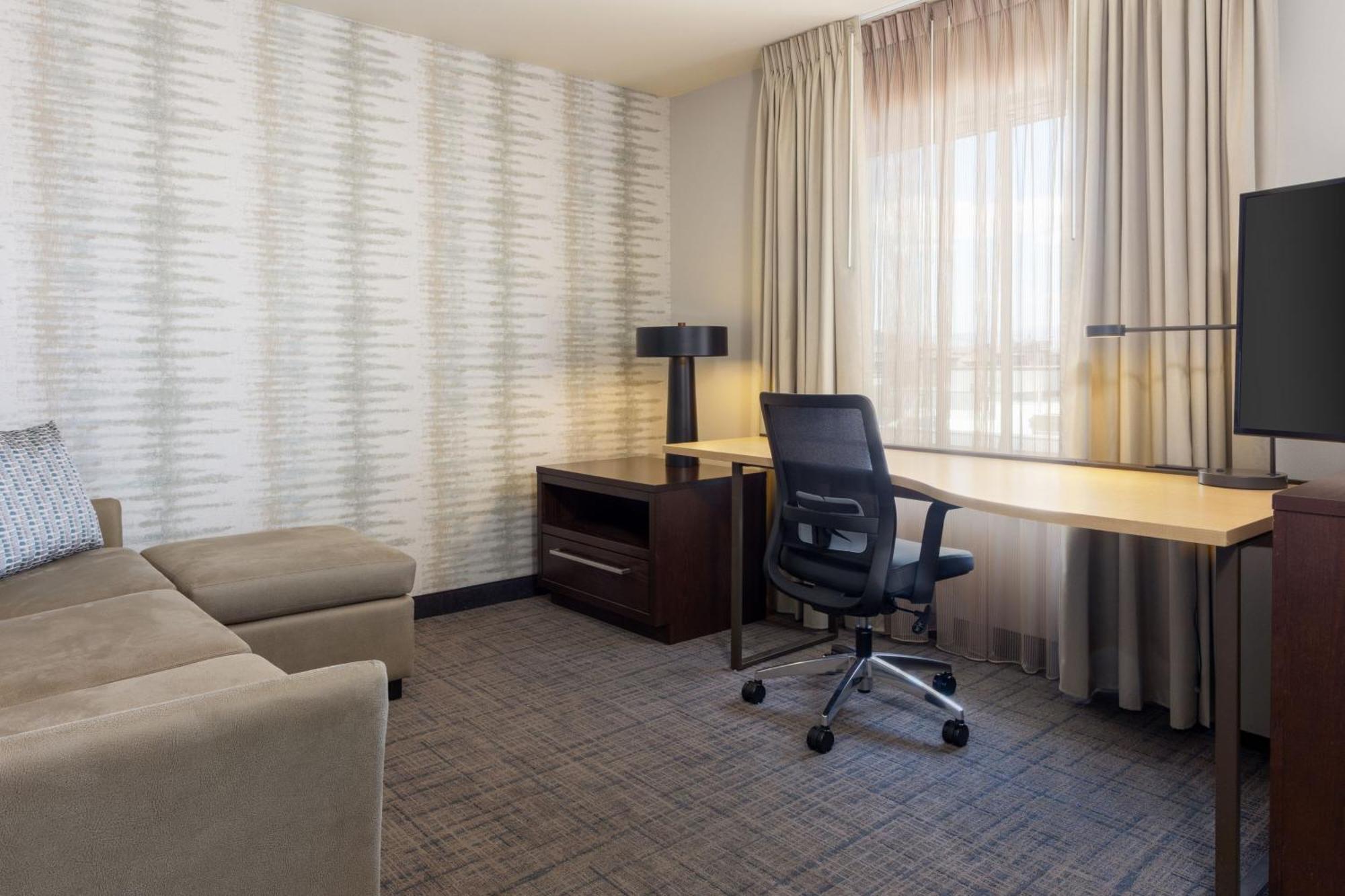 By Marriott Vegas Airport 3*