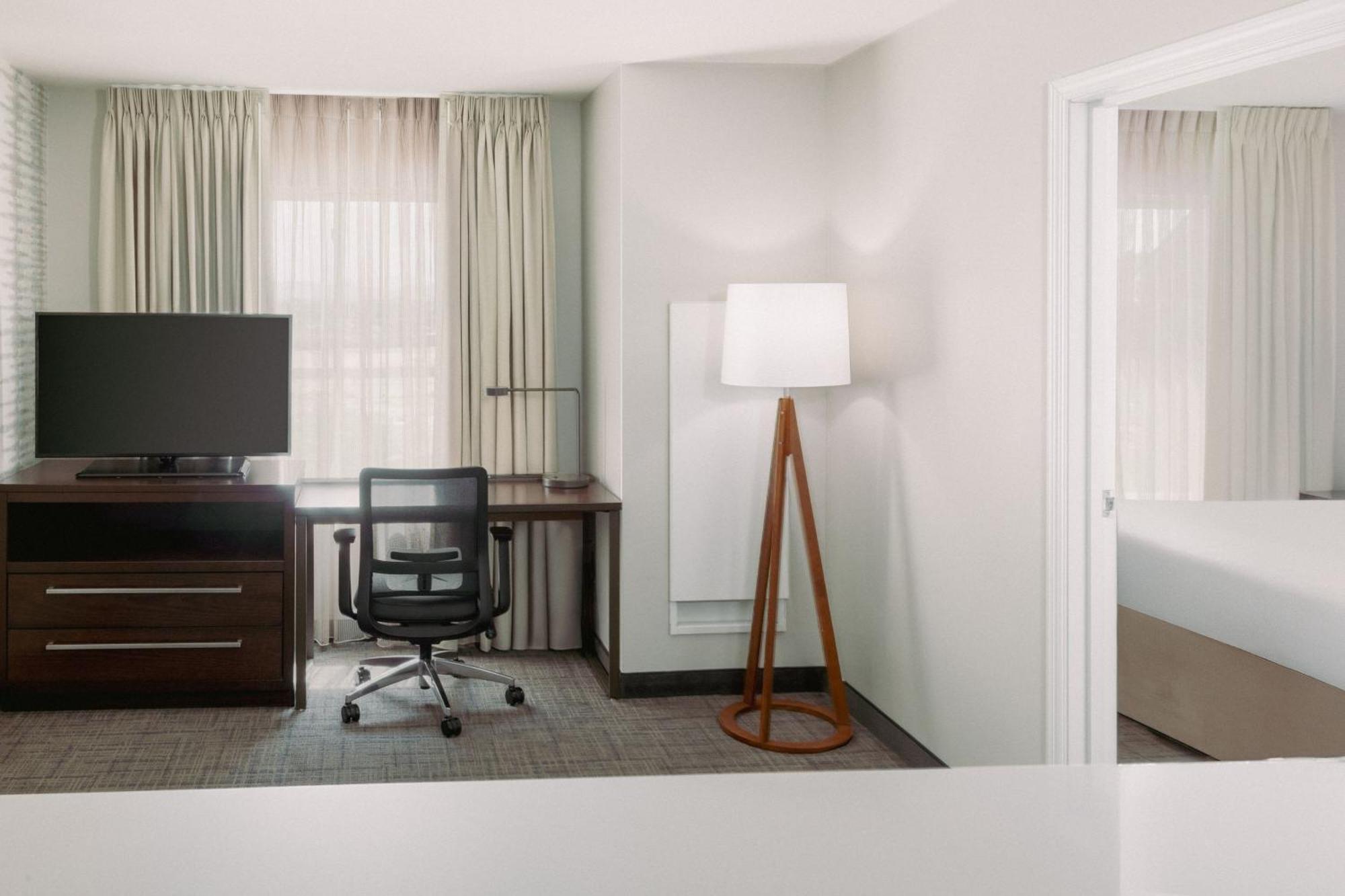 Hotel By Marriott Vegas Airport 3*