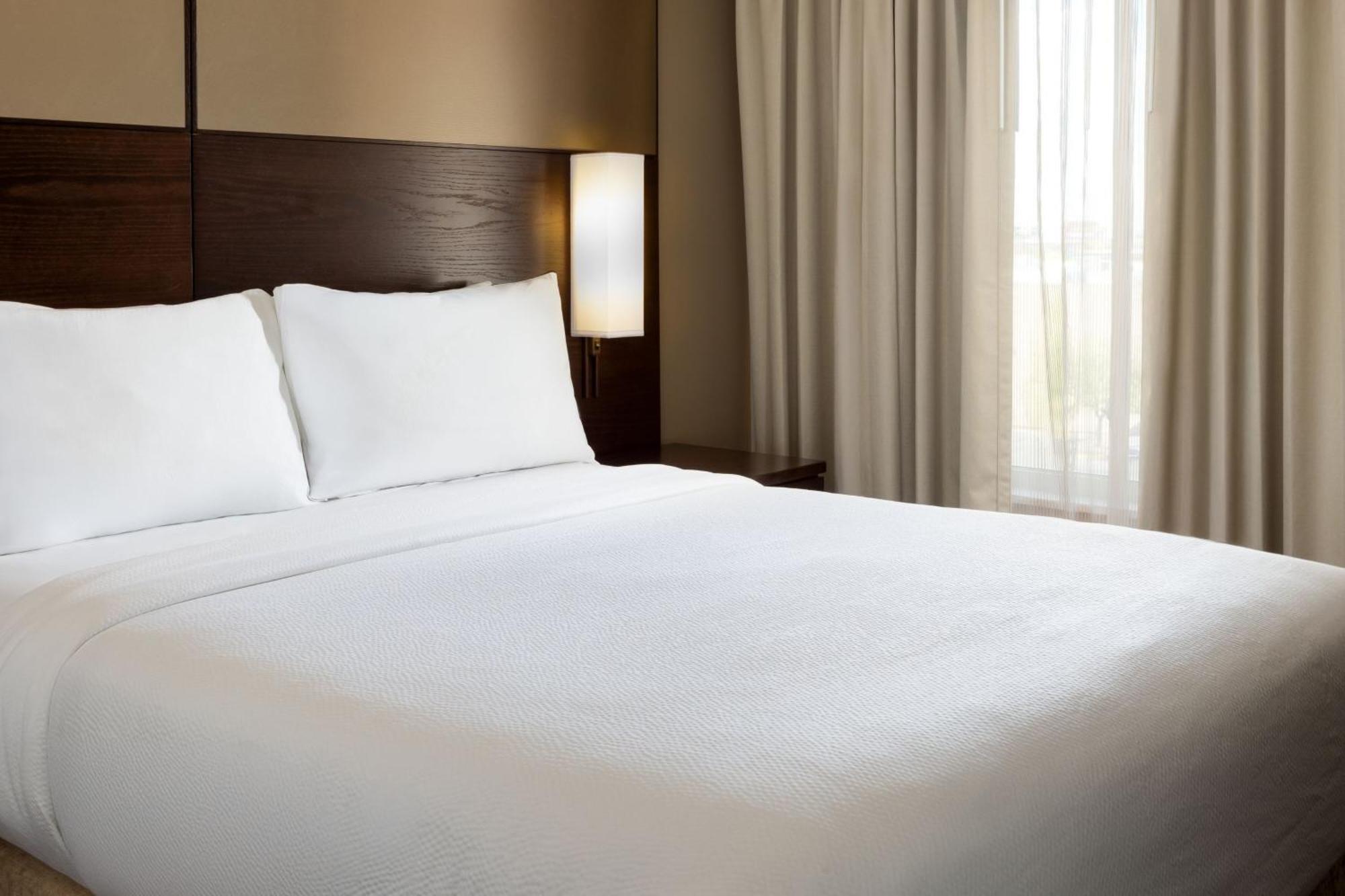 By Marriott Vegas Airport 3*